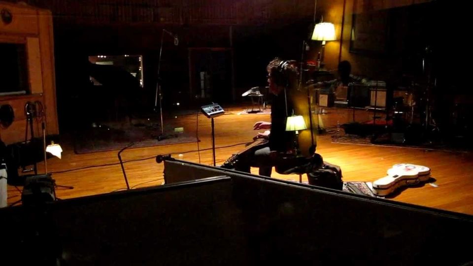 Video Cover Image: Chris Combs dive bombin' on the Gogo Plumbay track for New Tulsa Sound - Vol. 2 - 2/20/12